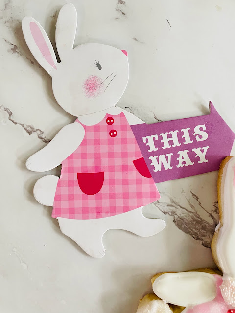 Cookie Decorating, royal icing,Paper templates as cookie cutters,Easter bunny cookie,Easter cookies,bunny cookies,rroyal icing recipe, Cookie decorating blogs, DIY cookie cutters, Easter cookies ideas