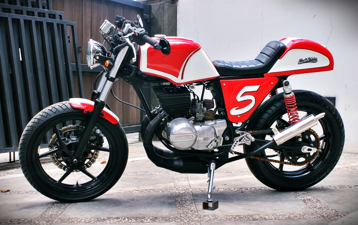 APIK GAYA CAFE RACER SUZUKI GT 185 78 StudioMotor Custom Bike