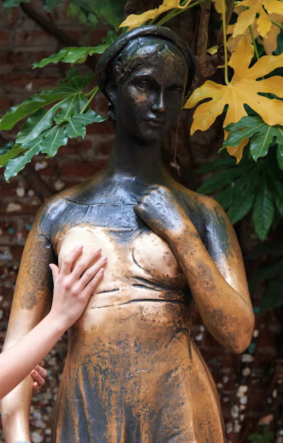 Το άγαλμα της Ιουλιέτας στην Casa di Giulietta στη Βερόνα