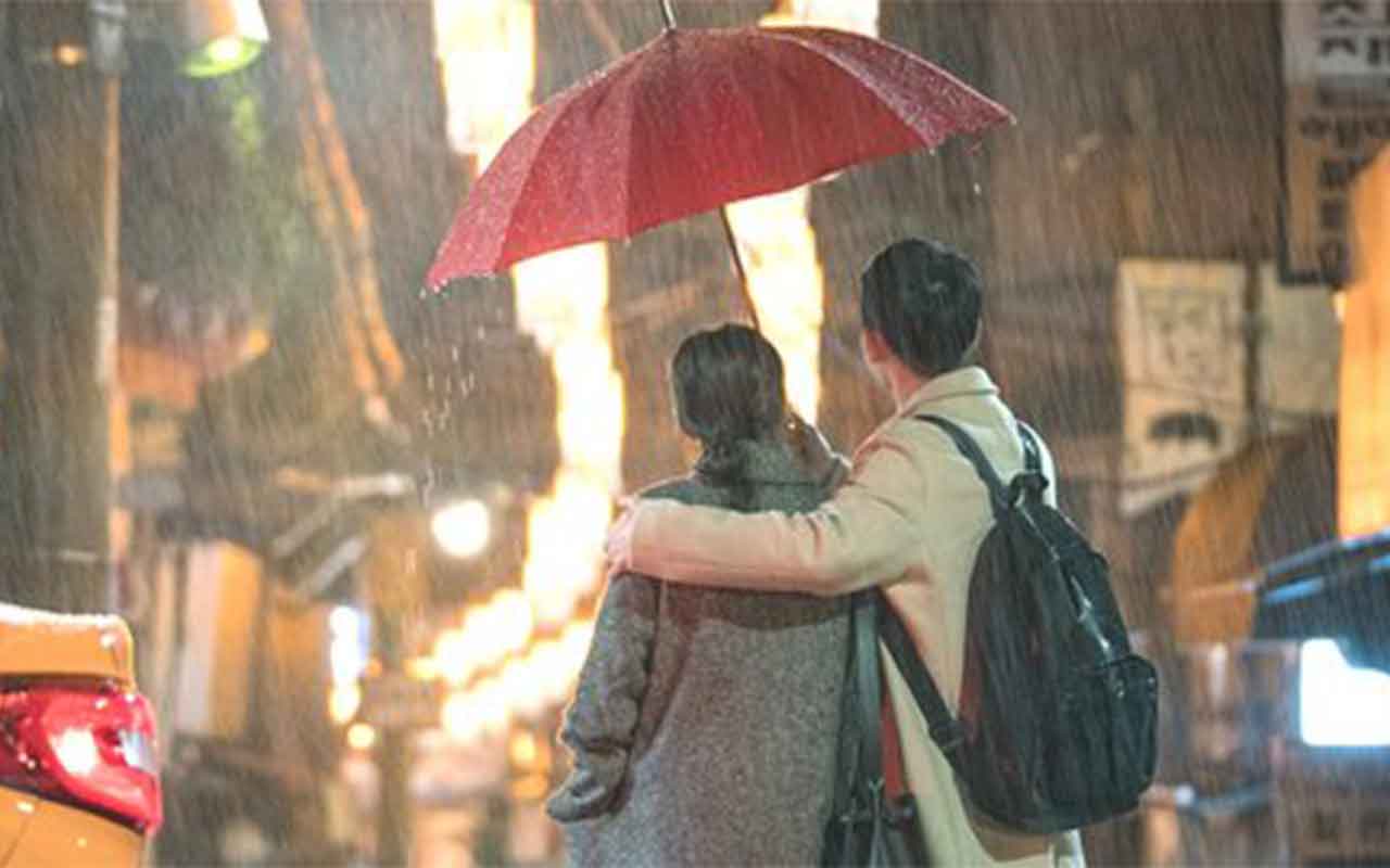 Chord Hujan Deras di Bulan Desember: Lagu Romantis yang Cocok untuk Musim Hujan