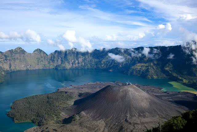 The Enchantment of Mount Rinjani, a Magnet for Nature Lovers