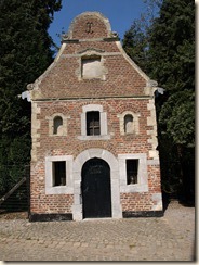 Ordingen: barokkapel van het Heilig Kruis (1625-1640), gerestaureed 1772-1776, voormalig bezit van de Duitse Orde