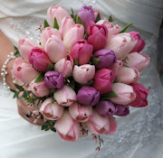 Pomysł na stół, którego mocnym atutem są różowe dodatki! (wiosna kwiaty rozowe)