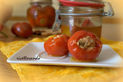 Peperoncini piccanti ripieni ricetta antipasti e snacks