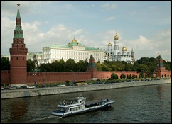 moscowKremlinAndBoat