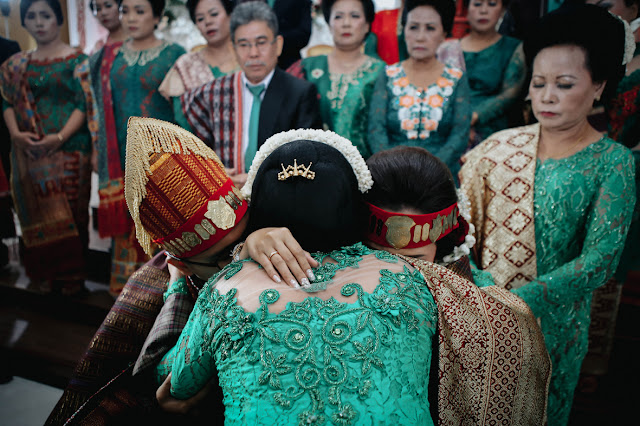 PAKET PERNIKAHAN ADAT BATAK,ULOS,MARTUPOL, JASA PHOTOGRAPHY WEDDING JAKARTA DEPOK BOGOR BEKASI TANGERANG