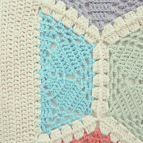 ByHaafner, crochet, hexagon throw, blanket, pastel, crochet border, half hexagon