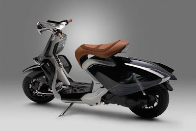 Yamaha 04Gen Concept Scooter left side view