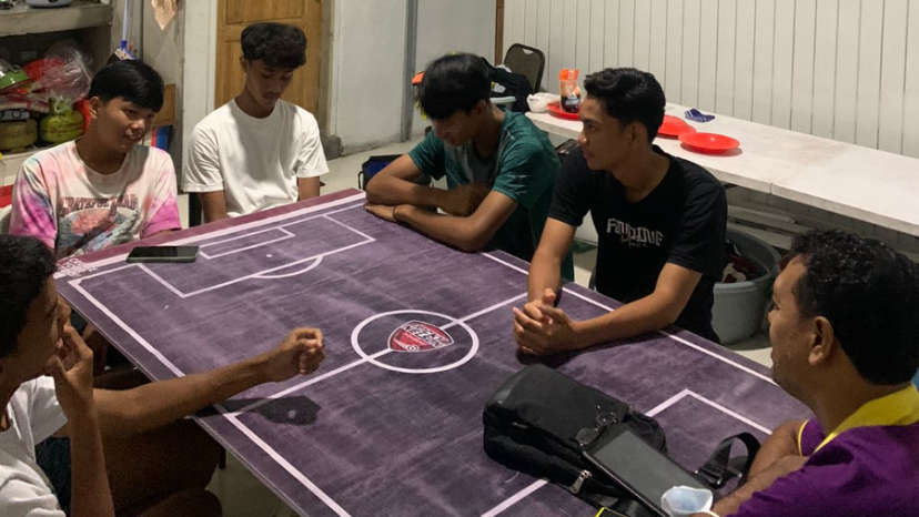 Membangun Jati Diri Pemain Sepak Bola di Ricky Nelson Academy Mojokerto Jawa Timur