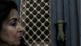 "Ξένες πόρτες" του Μάνου Ελευθερίου, σε σκηνοθεσία Μάνου Καρατζογιάννη.