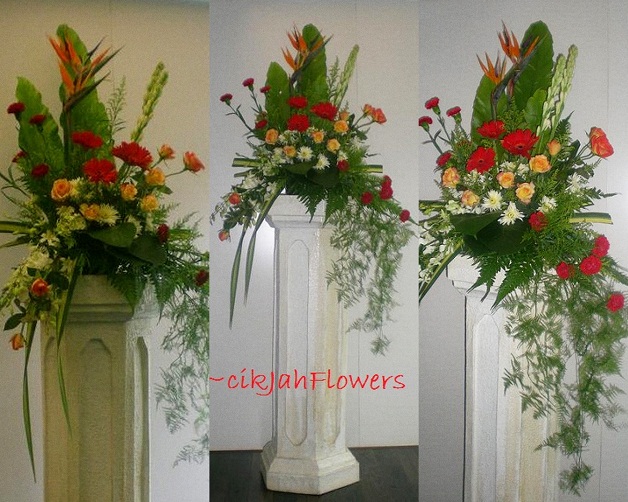 Pedestal Flower Arrangement for Weddings and deco for Entrance to grand 