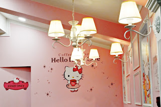 Hello Kitty Cafe (헬로키티 카페) Hongdae | www.meheartseoul.blogspot.com