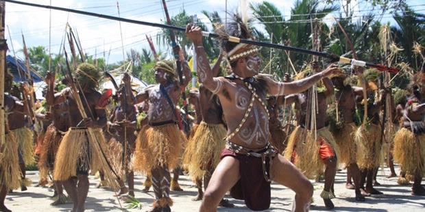Budaya Papua Barat - THE COLOUR OF INDONESIA