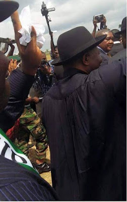 Ex President Jonathan's Heroic Journey & Arrival in Otuoke in Pictures. bb