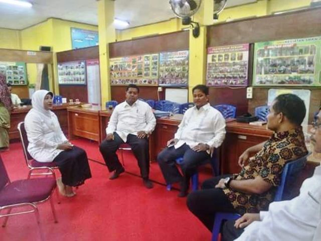 Kakanmenag Kota Pariaman Tinjau UNBK MTSN 2 Pariaman di SMKN 2 Pariaman