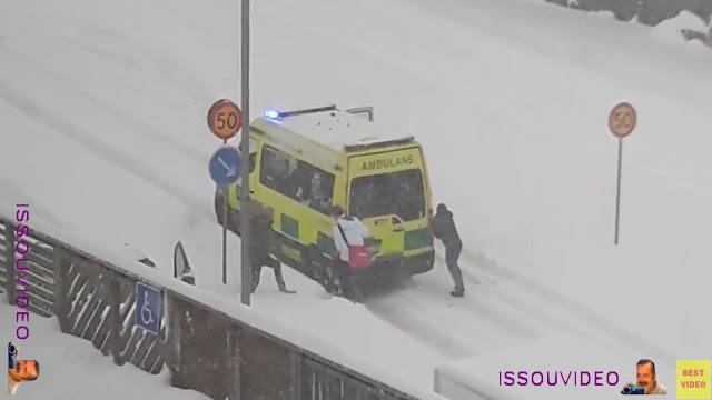 Ambulance Gets Stuck in Snow issouvideo