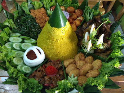 nasi tumpeng