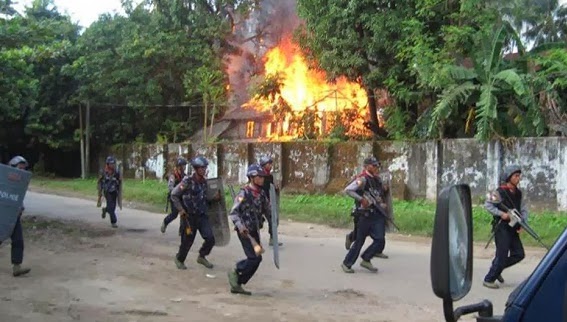 Warga Muslim Rohingya Di Tembaki Dengan Helikopter Oleh Militer Myanmar