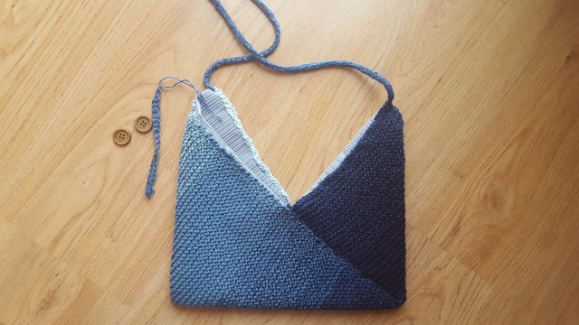 DIY Knit Triangle Bag {tutorial}