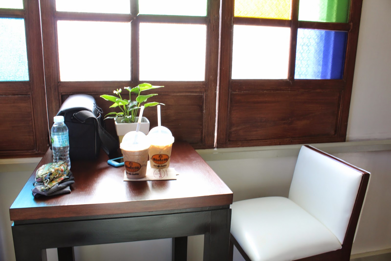 introvert cafe review