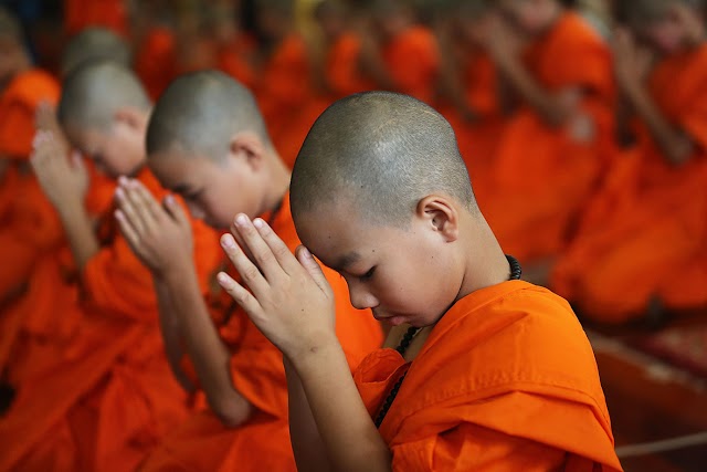 សម្បទា៨ប្រការមាន៖