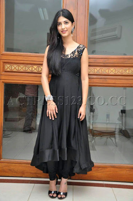 Hot Tamil Actress Sruthi Hassan HD