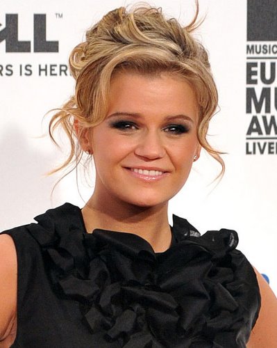 fun prom hairstyles. prom hairstyle amanda bynes