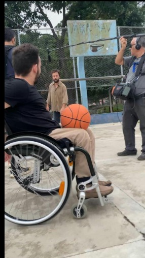       Jason Packer, foi visto gravando o filme "A Caipora", ao lado dos atores, kayky Brito e Serginho Hondjakoff