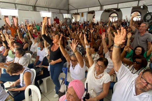 PROFESSORES DA REDE ESTADUAL DA BAHIA APROVAM PARALISAÇÃO DE 48h