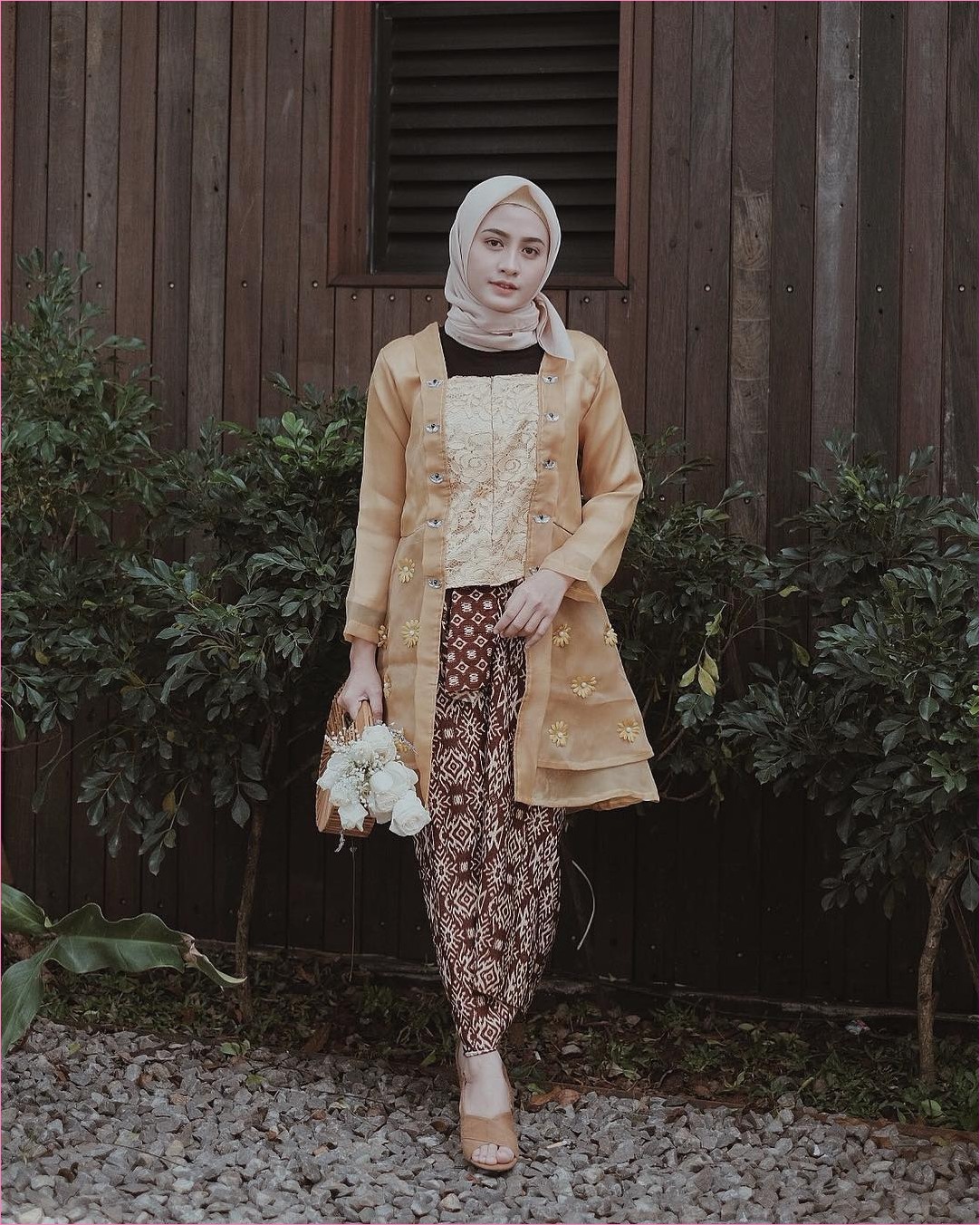 Outfit Baju  Kondangan  Berhijab  Ala Selebgram 2019