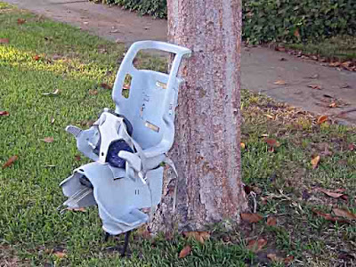 1 Baby Car Seat abandoned on a street in Pasadena CA