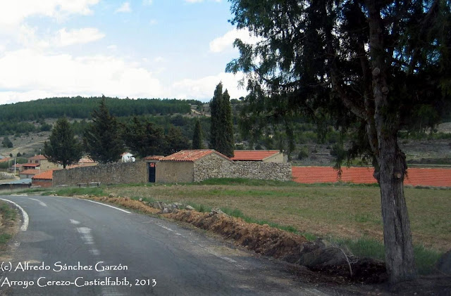 arroyo-cerezo-castielfabib-tapias-cementerio