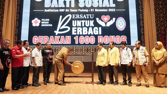 Targetkan 1600 Donor Darah sehari, Wagub Buka Bakti Sosial Donor Darah IADB dan UNP