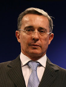 Rostro de Alvaro Uribe