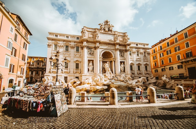The image also shows the Trevi Fountain, some of the must-see destinations in Rome.