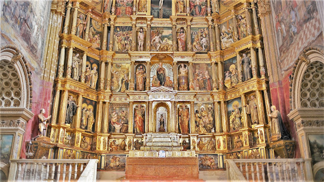Altar mayo de una iglesia europea.