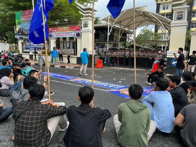 Ratusan Masa Dari KNPI Sumbar Lakukan Aksi Kembali Minta Ade Armando Ditangkap