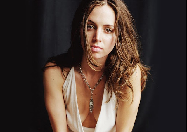 Eliza Dushko Hd Wallpapers