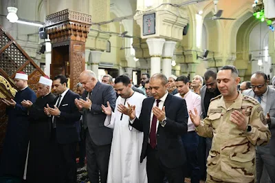 محافظ قنا يؤدى صلاة عيد الفطر المبارك بمسجد القنائي