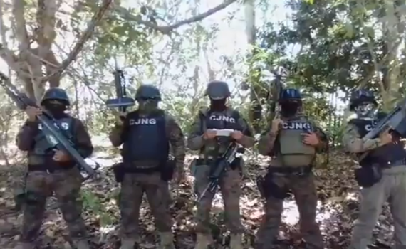 Video: Comunicado de  5 Sicarios de El CJNG en la costas Michoacanas mostrado y dejando ver sus mejores armas