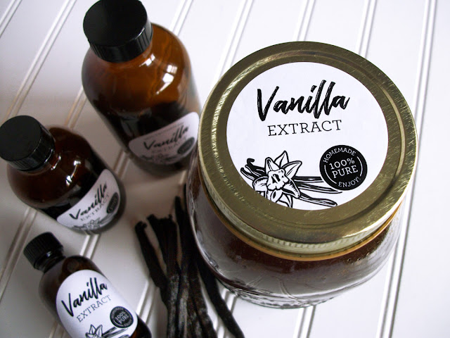 Black & White Vanilla Extract round bottle labels