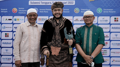 Anugerah Kebudayaan di Masjid Terapung <i>[Catatan HPN Kendari (4)] </i>