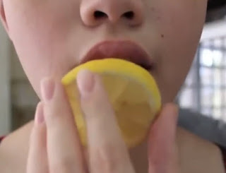 Mengtasi bibir hitam dengan lemon