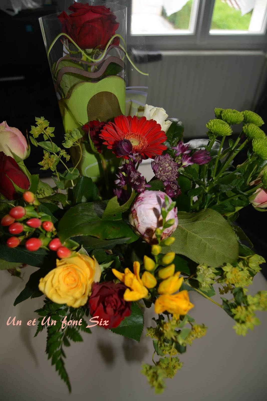 Un beau bouquet de fleurs des 4 choisi par Jules et une rose par Savannah qui a été la cherché avec son parrain