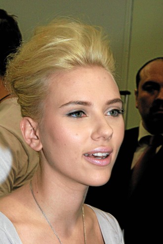 scarlett johansson pictures updo hairstyle celebrity wedding updos