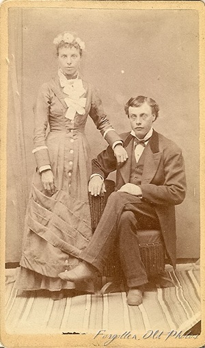 Wedding couple DL Antiques CdV simple dress