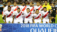 SELECCIÓN DE PERÚ - Temporada 2017-18 - Renato Tapia, Sergio Peña, Miguel Araujo, Alberto Junior Rodríguez, Paolo Guerrero y Pedro Gallese; Jefferson Farfán, Miguel Trauco, Aldo Corzo, Yoshimar Yotún y Edison Flores. SELECCIÓN DE ARGENTINA 0 SELECCIÓN DE PERÚ 0. 05/10/2017. Copa del Mundo de la FIFA Rusia, fase de clasificación, grupo sudamericano. Buenos Aires, Argentina, estadio Alberto J. Armando o de La Bombonera.