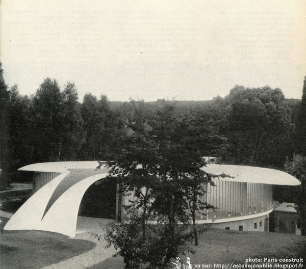 Saint-Cyr-l'École - Laboratoire d'électronique - Faculté des Sciences de Paris  Architecte: André Bruyère (André Bloch-Nathan)  Sculpteur: Alain Le Breton  Projet / Construction: 1966 - 1968 