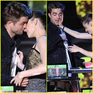 robert pattinson and kristen stewart kissing