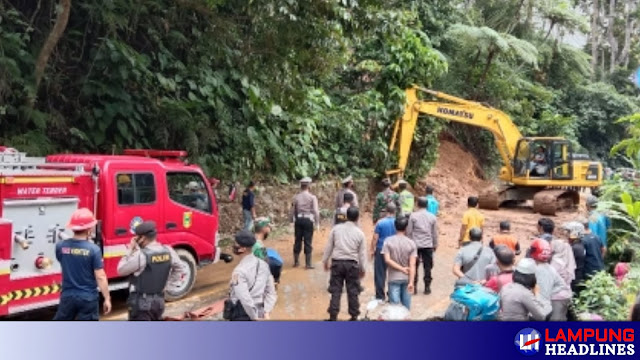 Longsor Jalinbar Batu Keramat Berhasil DiBersihkan Tim Gabungan, Kendaraan Sudah Bisa Melintas